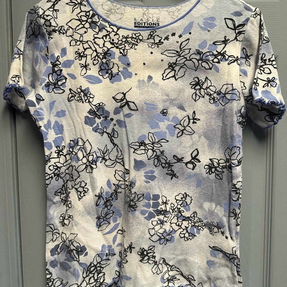 Basic Editions Blue and White Floral Short Sleeve Top
